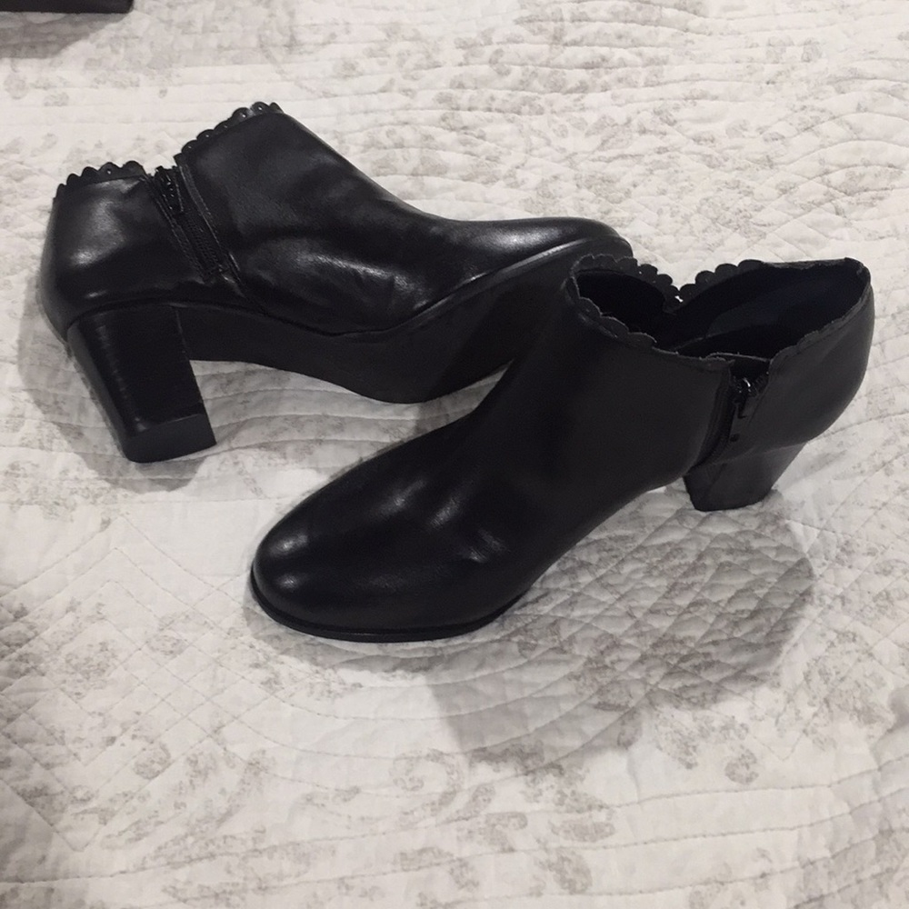 Jack Rodgers Marianne black leather ankle boot